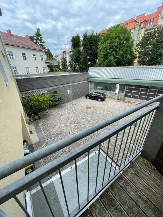 Zentrum & Grosse Terrasse Graz Exterior photo